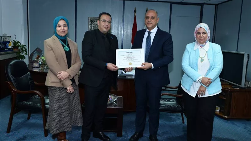 عدوي يكرم المتميزين بالقطاع التجاري للخطوط الجوية