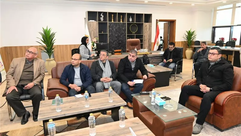 وزير الإسكان يعقد اجتماعاً بمقر جهاز مدينة المنصورة الجديدة