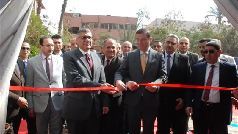 الأسعار مخفضة والمنتجات متوافرة.. وزير الزراعة يفتتح معرضين للسلع