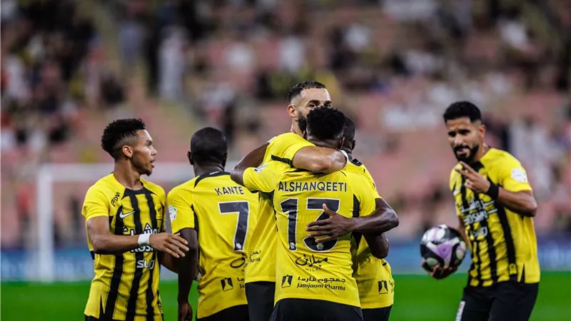رأسية كادش تعيد الاتحاد للمباراة بهدف التعادل أمام الهلال .. شاهد