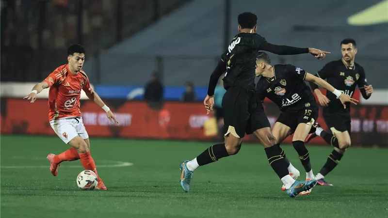 الزمالك له ضربتين جزاء والجزاء عند ربنا.. شاهد عمرو أديب