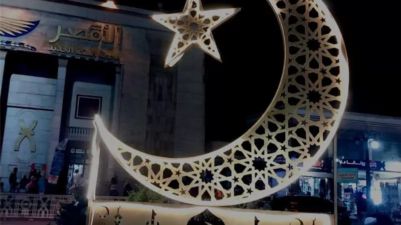 شوارع الأقصر تتزين وتتجمل بالفانوس والهلال
