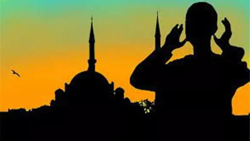 دقائق ويؤذن لصلاة الظهر بحسب التوقيت المحلي لمدينة القاهرة