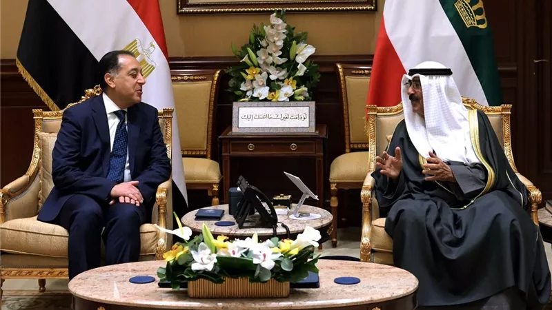 أمير الكويت يبحث مع رئيس الوزراء القضايا ذات الاهتمام المشترك