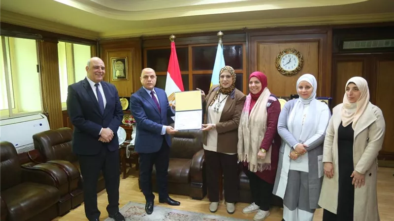 محافظ كفرالشيخ يكرم الإدارة العامة للتخطيط والتنمية العمرانية