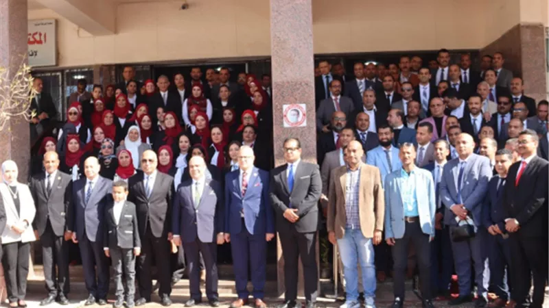 وزير العدل يتفقد محكمة البحر الاحمر الابتدائية ويلتقي بالقضاة