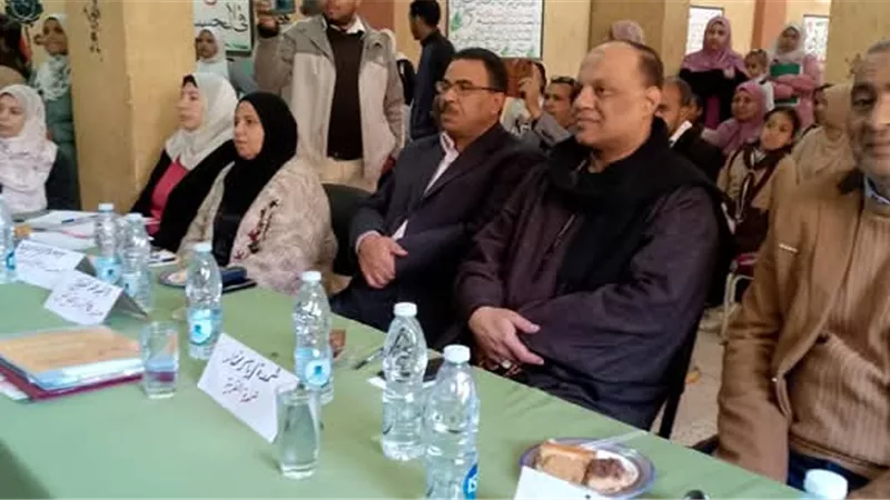 مدير تعليم قوص يشيد بدور مسرحة المناهج فى حماية قيم المجتمع