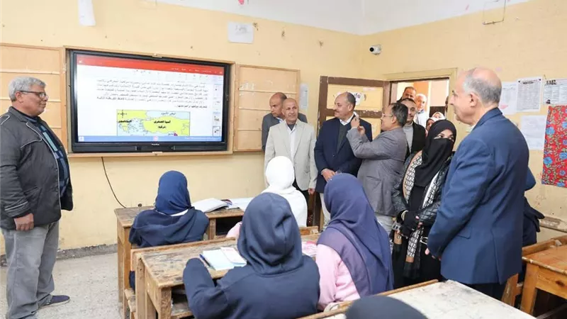 كدواني يتابع انتظام سير العملية التعليمية بمدرسة سمالوط الثانوية