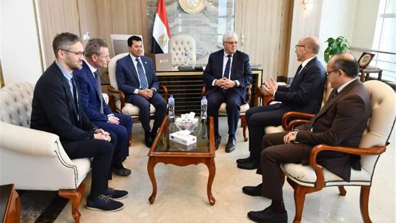 وزيرا الشباب والتعليم العالي يعقدان اجتماعًا مع رئيس الاتحاد الدولي للرياضة الجامعية