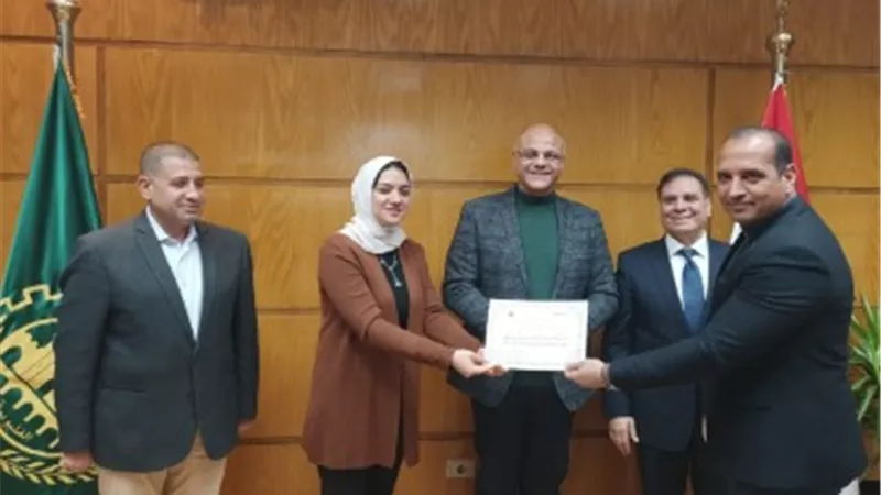 محافظ القليوبية يكرم الجمعيات والمؤسسات المشاركة في قوافل الإغاثة