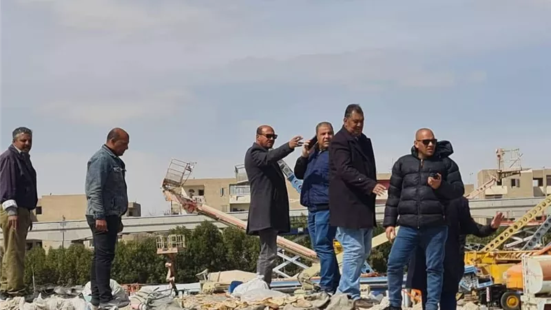 جهاز مدينة 6 أكتوبر يزيل تجمعًا عشوائيًا للفريزة