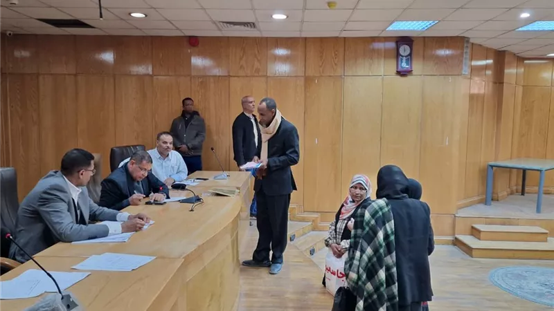 بحث ٣٢ طلبا وشكوى للمواطنين فى لقاء اليوم المفتوح بالأقصر
