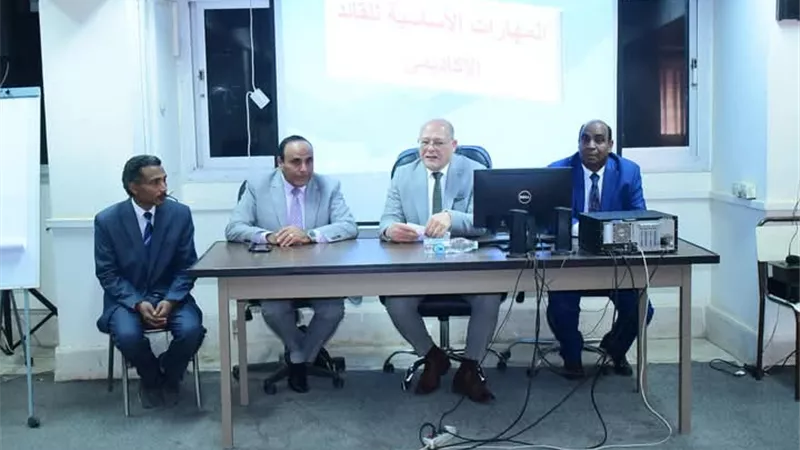 رئيس جامعة سوهاج يشهد ختام البرنامج التدريبي لتنمية المهارات