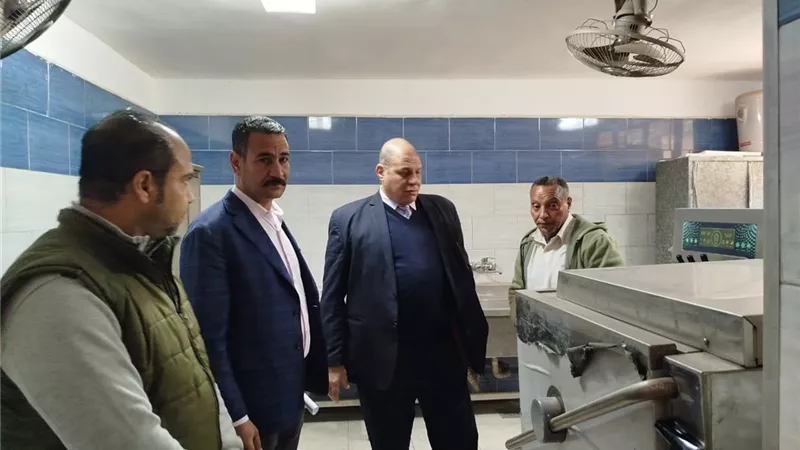 وكيل وزارة التعليم بقنا يتفقد إدارة دشنا ويحيل مدير مدرسة للتحقيق