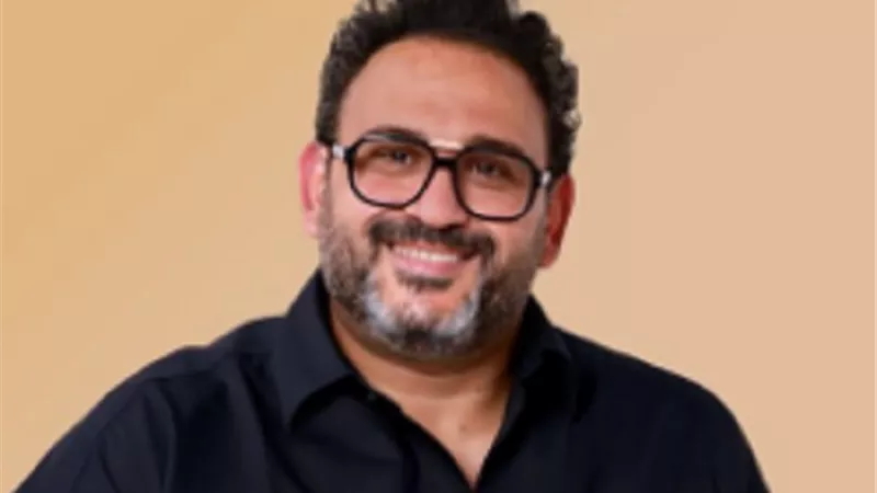 أكرم حسني يستعد لطرح الأغنية الدعائية لـ الكابتن