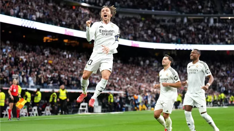 هل يطيح ريال مدريد بمودريتش خارج الفريق ؟ .. رومانو يكشف