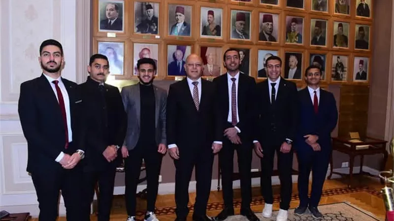 رئيس جامعة سوهاج والوفد الطلابي يتفقدوا الجمعية الجغرافية المصرية