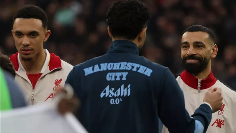 لاعب إيفرتون السابق: محمد صلاح ظاهرة.. ومرموش يمتلك مهارة كبيرة