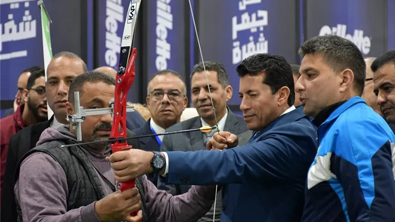 وزير الشباب يتفقد المعرض الرياضي الدولي 
