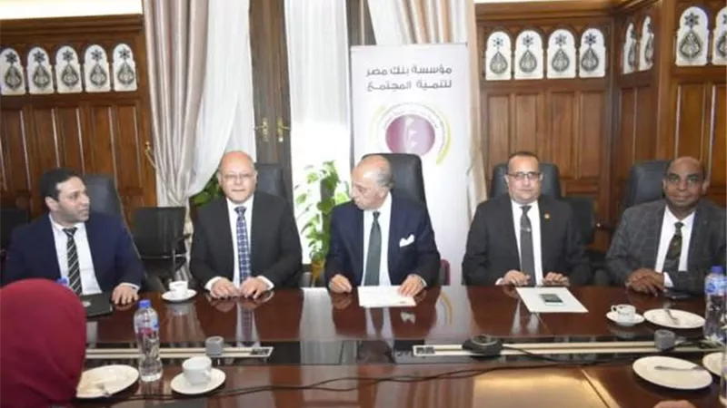 رئيس جامعة سوهاج يوقع بروتكول تعاون مع مؤسسة بنك مصر