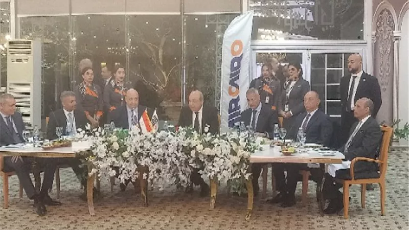 وزير الطيران يفتتح مكتب ايركايرو بمطار القاهرة