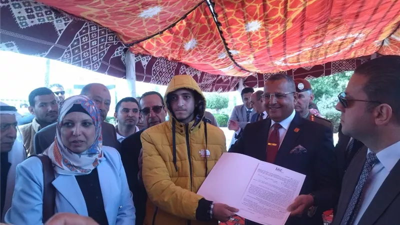 محافظ جنوب سيناء يتفقد معرض المشغولات والمنتجات البدوية