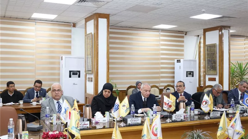 مكافأة1000جنيه لأعضاءهيئة التدريس والعاملين بقطاعي التعليم والصحة