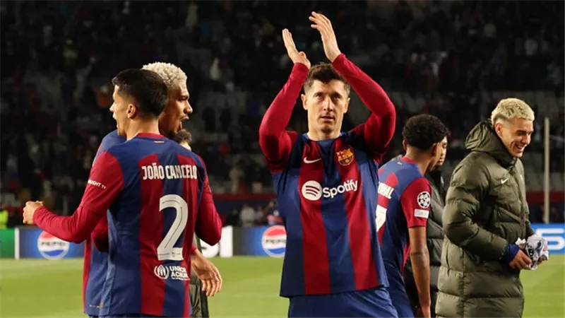بدلاء برشلونة أمام أتلتيكو مدريد.. ليفاندوفسكي وفيكتور الأبرز