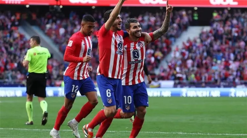 أتليتكو مدريد يفاجئ برشلونة بهدفين في 5 دقائق - شاهد