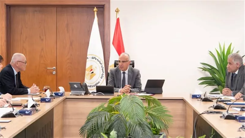 وزير الري يبحث مع سفير اليابان تعزيز التعاون في مجال الموارد المائية