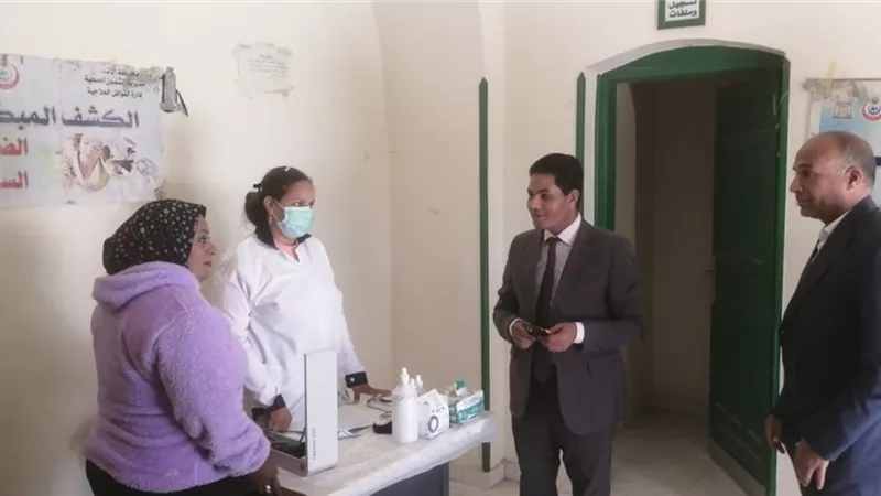الكشف على 560 حالة فى قافلة مديرية الصحة بوحدة الحميدات بإسنا
