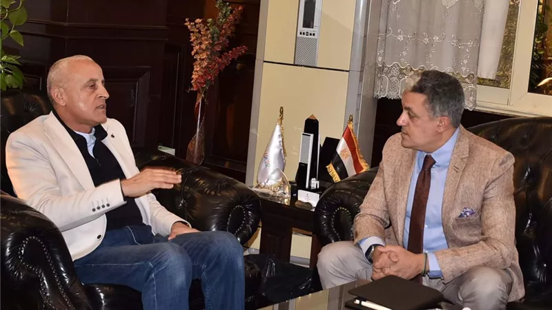 محافظ الأقصر يناقش أعمال مشروع الدعم الفنى لوزارة التنمية المحلية