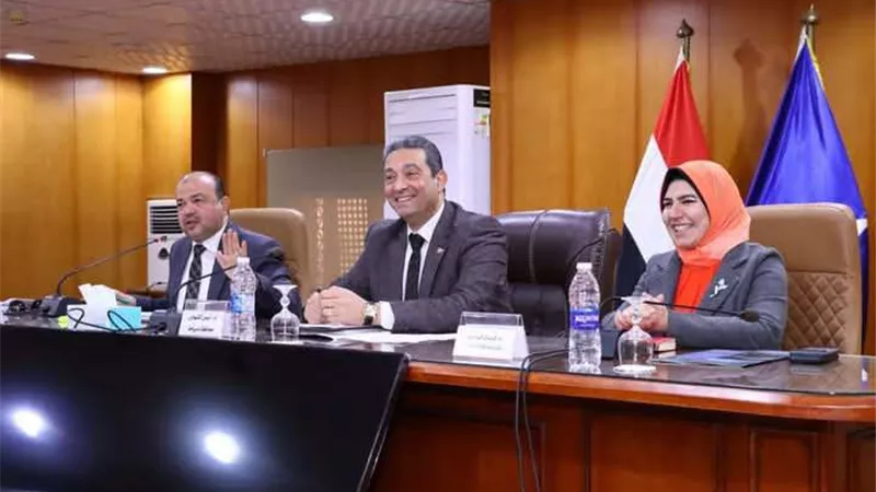 محافظ دمياط يبحث شكاوى المواطنين ومطالبهم في لقاء مفتوح