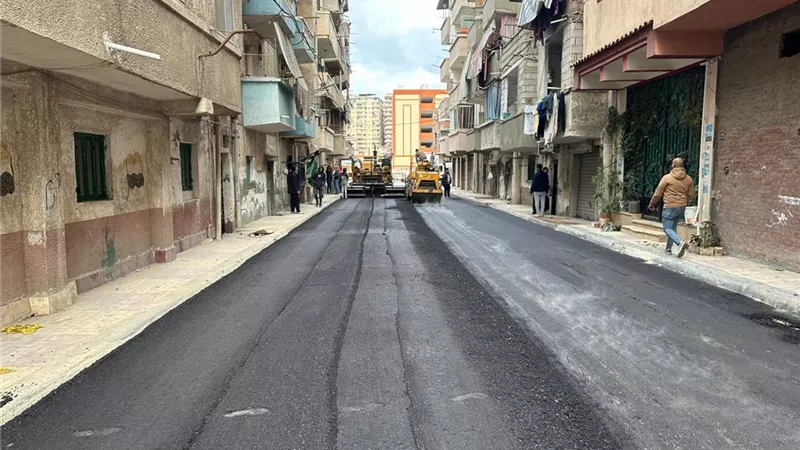 ترميم الحفر وتسريع أعمال رصف الشوارع بالاسكندرية
