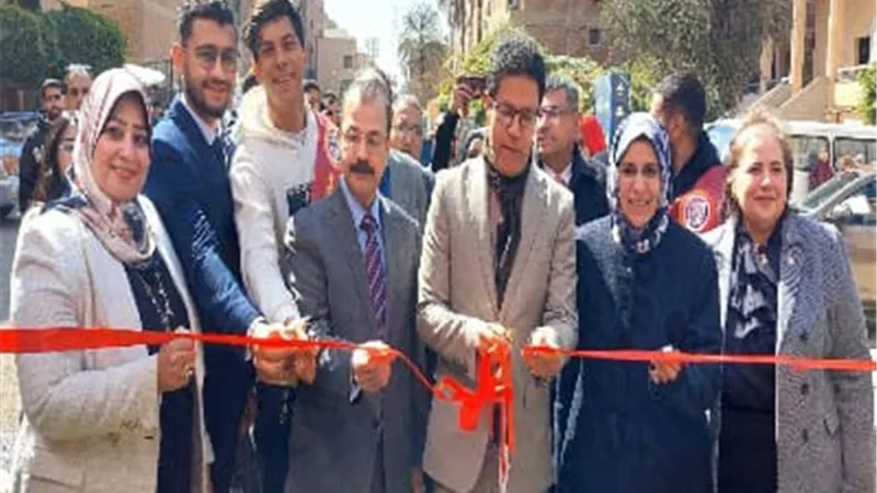 رئيس جامعة بنها يفتتح معرض أهلاً رمضان بمجمع الكليات