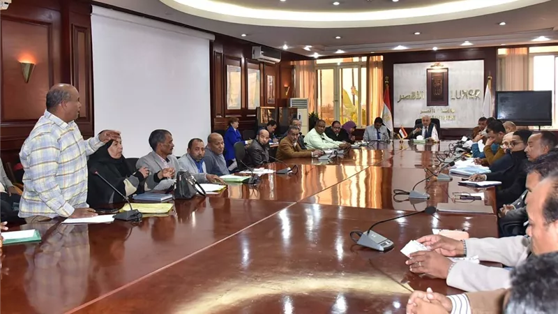 محافظ الأقصر يتابع آخر مستجدات الموقف التنفيذى لمنظومة التقنين