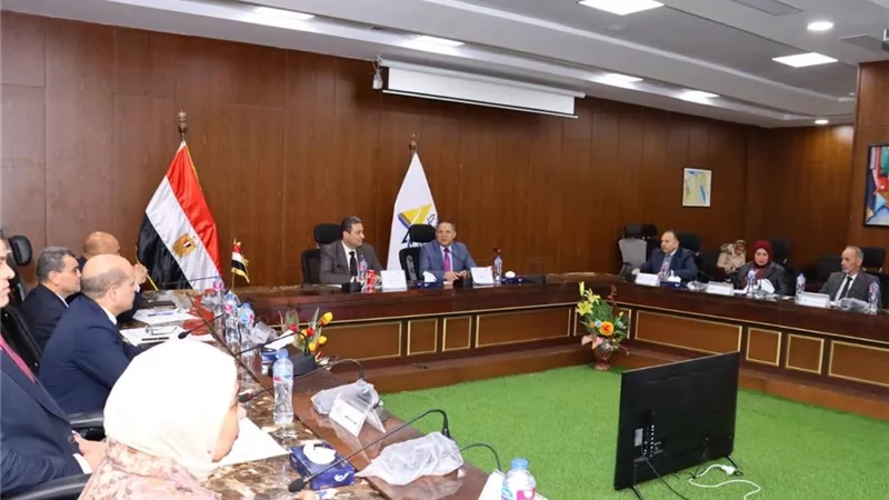 الشهابي يشارك بجلسة مجلس جامعة دمياط