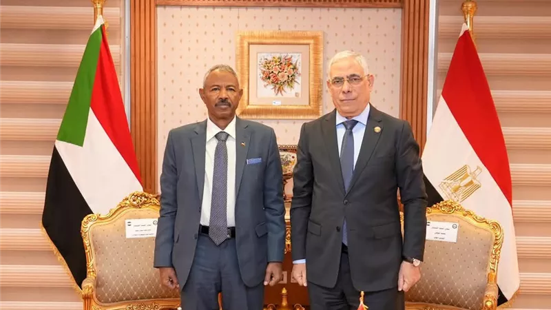 النائب العام يستقبل نظيره السوداني بمقر مكتبه