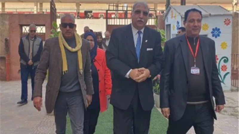مدير تعليم القليوبية يتفقد معرض اهلا رمضان بمدرسة ام المؤمنين ببنها
