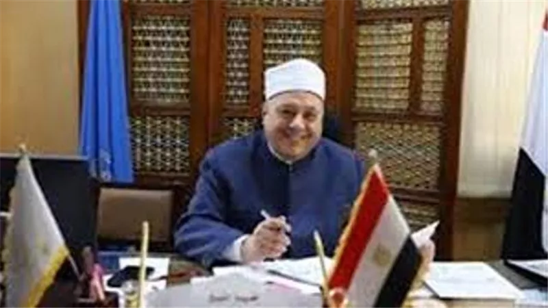 المفتي يهنئ الشيخ أيمن عبد الغني لتجديد الثقة به