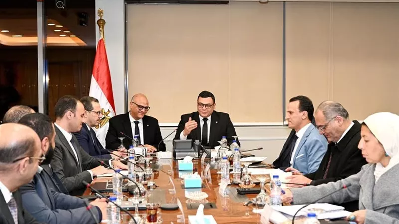 وزير الإسكان ومحافظ القليوبية يبحثان عددا من ملفات العمل المشتركة