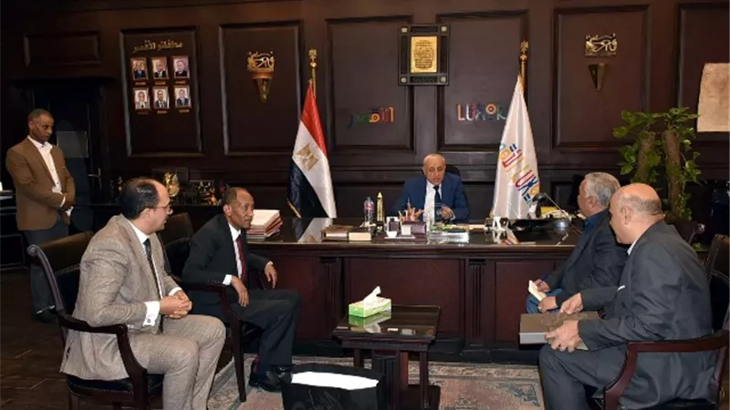 محافظ الأقصر يشيد بالدور المجتمعى للبنك الزراعى