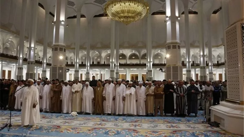 متى تبدأ صلاة تراويح شهرُ رمضان 2025
