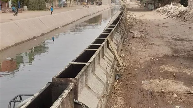 محافظ أسيوط: خطة لتطهير وإنشاء حواجز خرسانية على الترع والمصارف