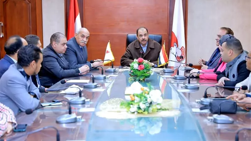 محافظ سوهاج يلتقي شباب رواد الأعمال
