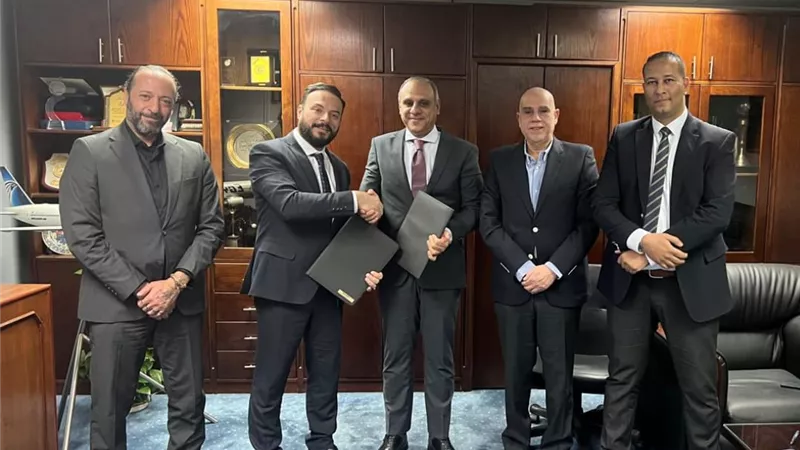 مصـرللطيران توقع عقد لتطوير وتحسين طرق التوزيع لحجوزات الرحلات