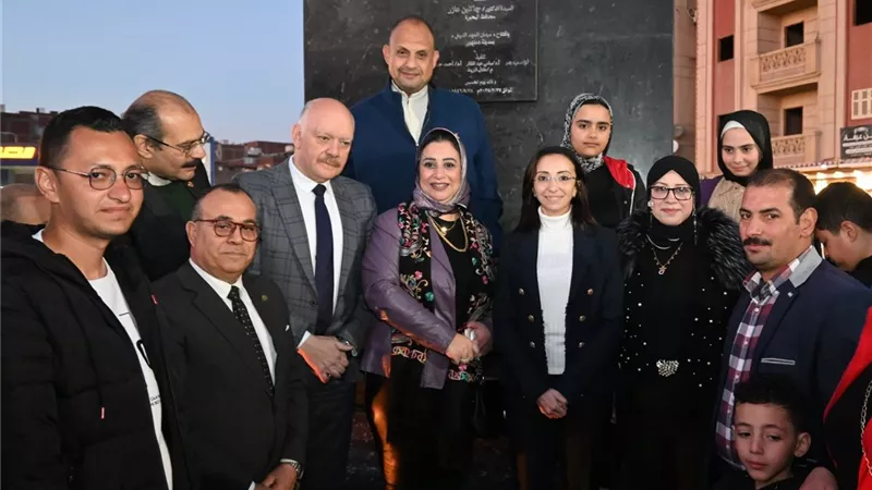 محافظ البحيرة تفتتح ميدان الإمام محمد عبده بمدخل المعهد الديني