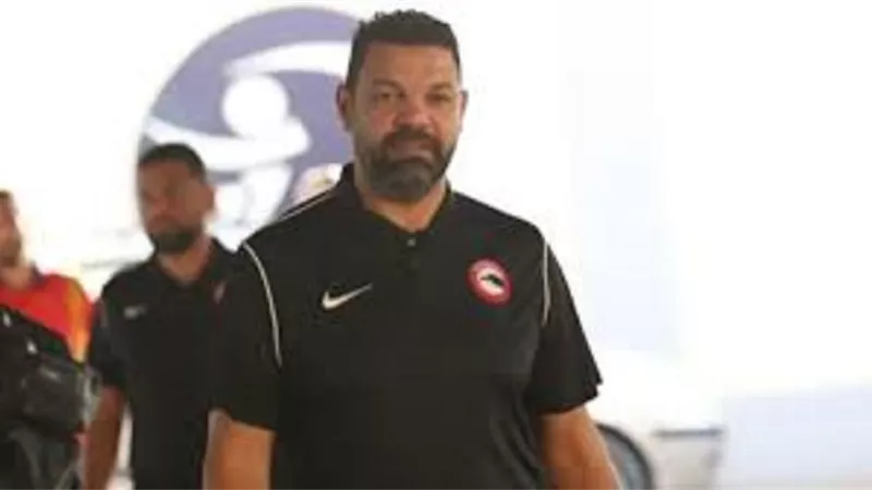 فى أول ظهور له.. عبدالظاهر السقا يجتمع بلاعبى مودرن سبورت