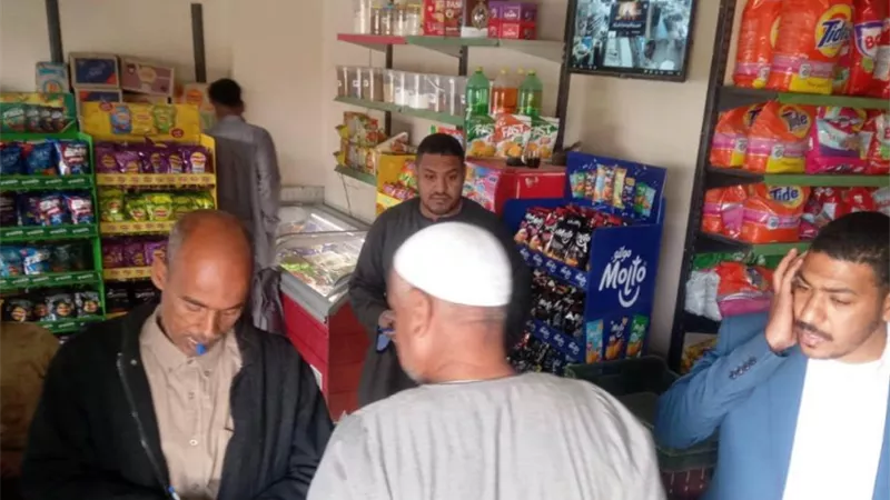 ضبط وإعدام أوزان مختلفة من الأغذية منتهية الصلاحية وتحرير14بإدفو