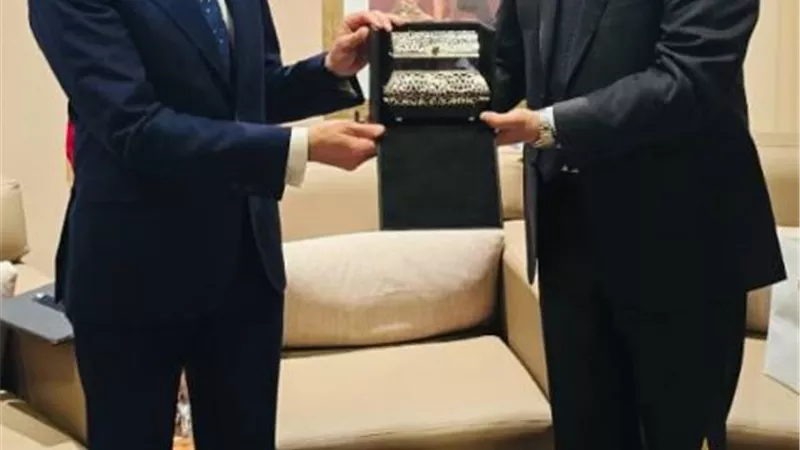 وزير الاستثمار يلتقي وزير الصناعة المغربي لتعزيز التعاون المشترك